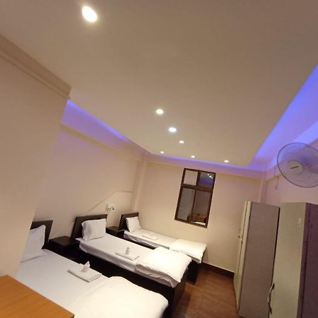 Oyo Thangal Hotel Imphal Exteriör bild