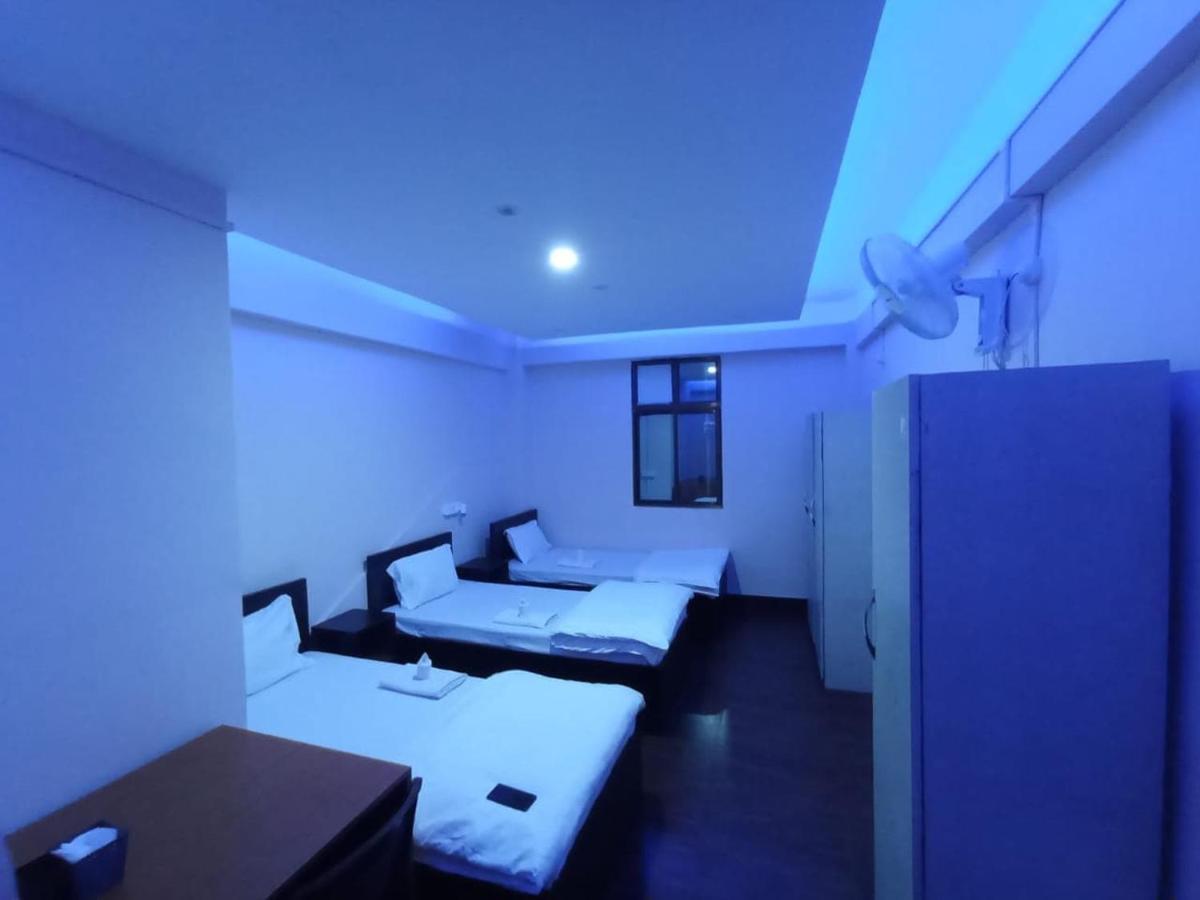 Oyo Thangal Hotel Imphal Exteriör bild