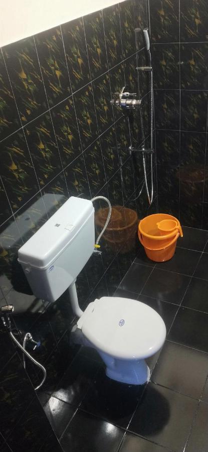 Oyo Thangal Hotel Imphal Exteriör bild