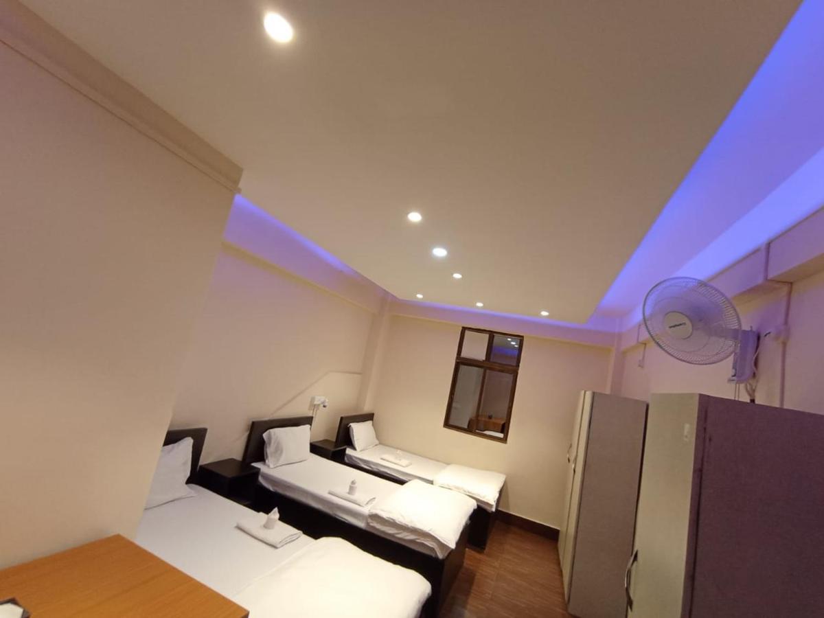 Oyo Thangal Hotel Imphal Exteriör bild