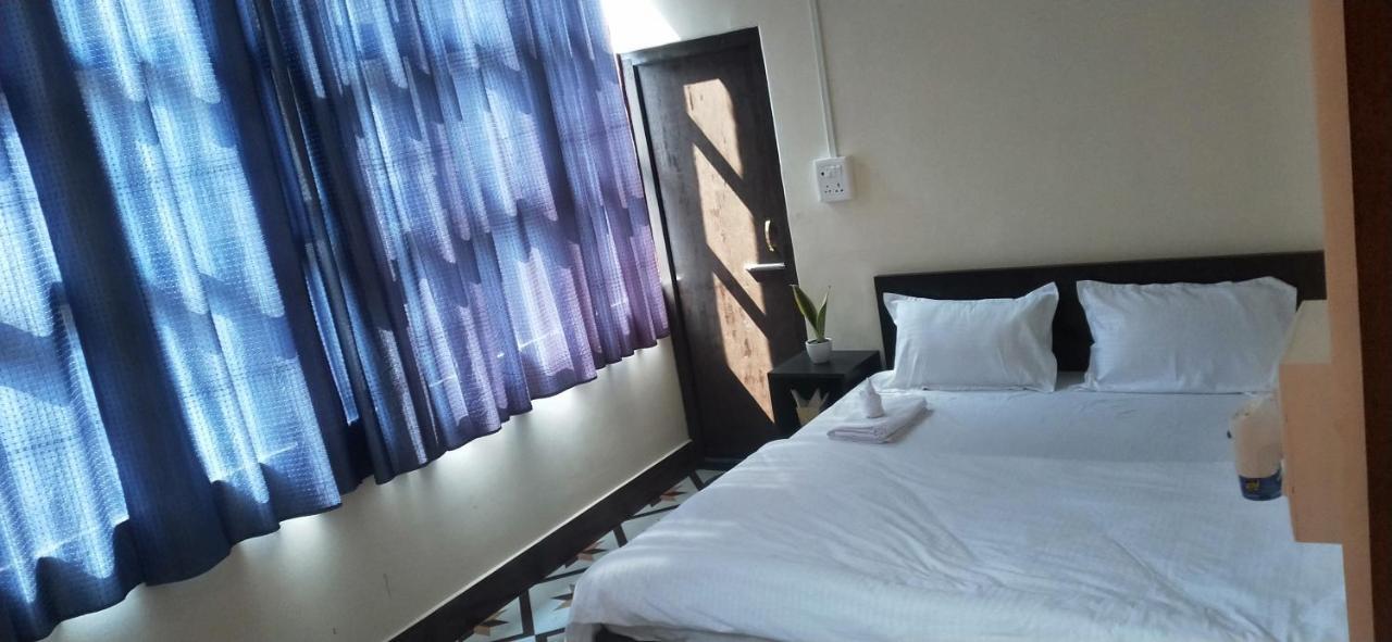 Oyo Thangal Hotel Imphal Exteriör bild