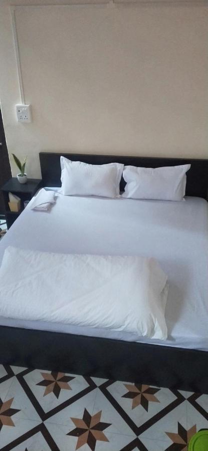Oyo Thangal Hotel Imphal Exteriör bild