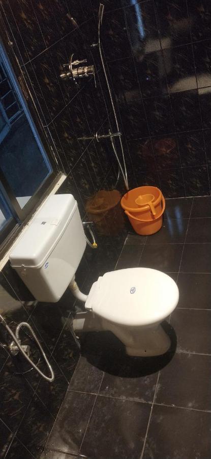 Oyo Thangal Hotel Imphal Exteriör bild