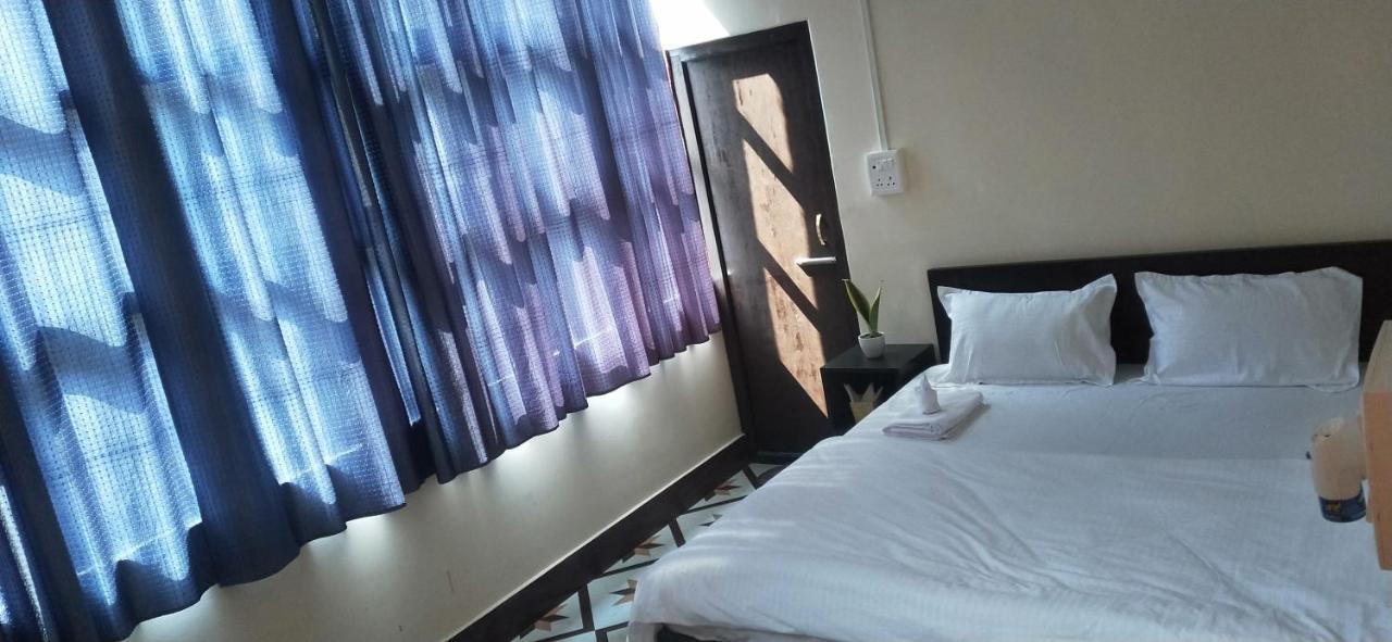 Oyo Thangal Hotel Imphal Exteriör bild